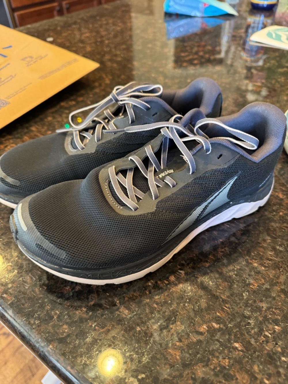 Altra women’s Rivera 2 Running Shoes sz 8.5